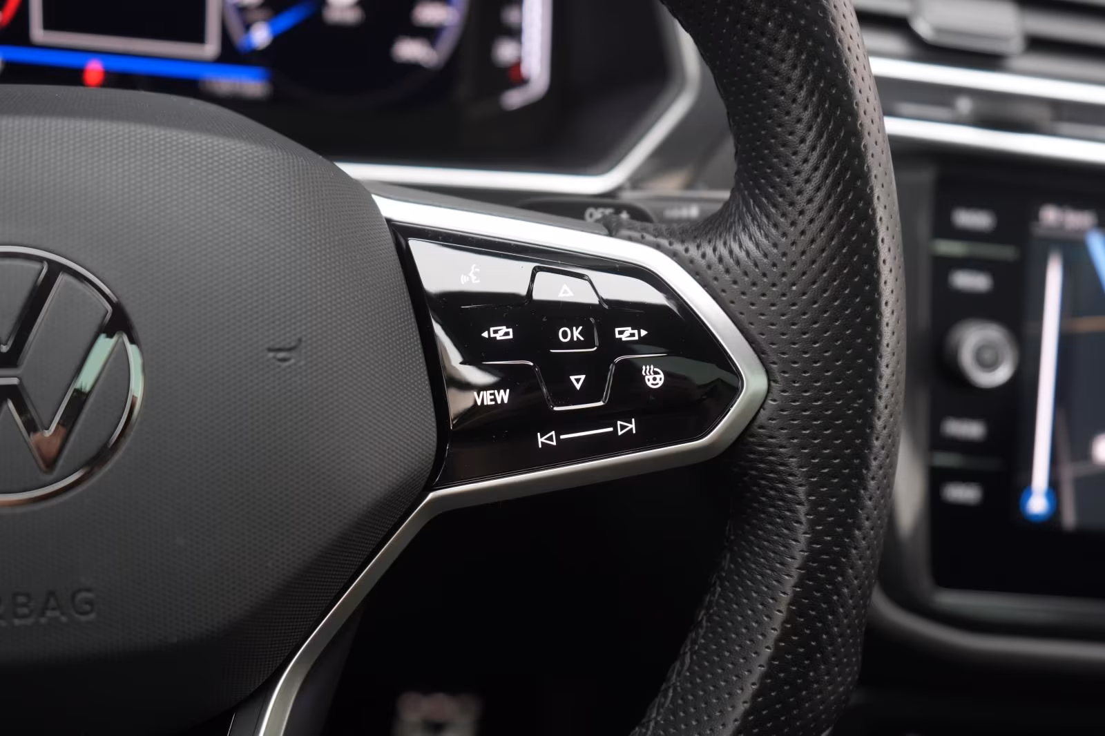 (B-045) Volkswagen Tiguan Allspace 2.0 TDI 4Motion DSG R-Line ACC/K - Image 14