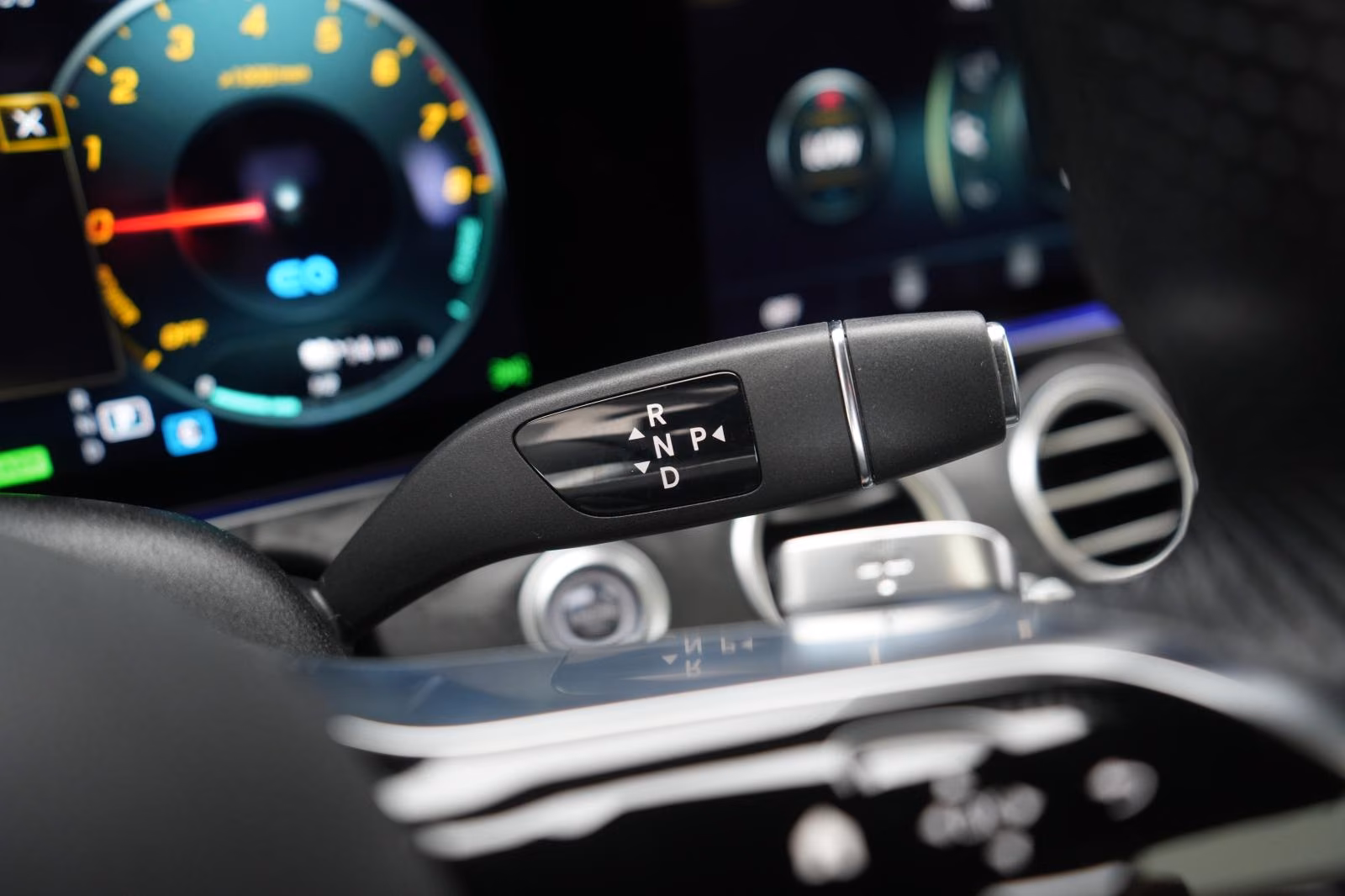 (B-150) Mercedes-Benz(Hybrid) E 300 e T AMG Distronic/Kamera/Pano/Carplay/Lane - Image 18