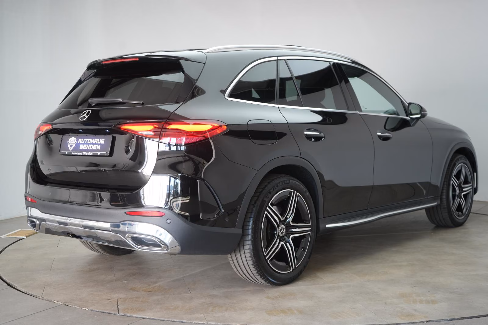 (B-542) Mercedes-Benz GLC 300 4Matic 9G-T AMG Leder/HUD/Distronic/ - Image 4