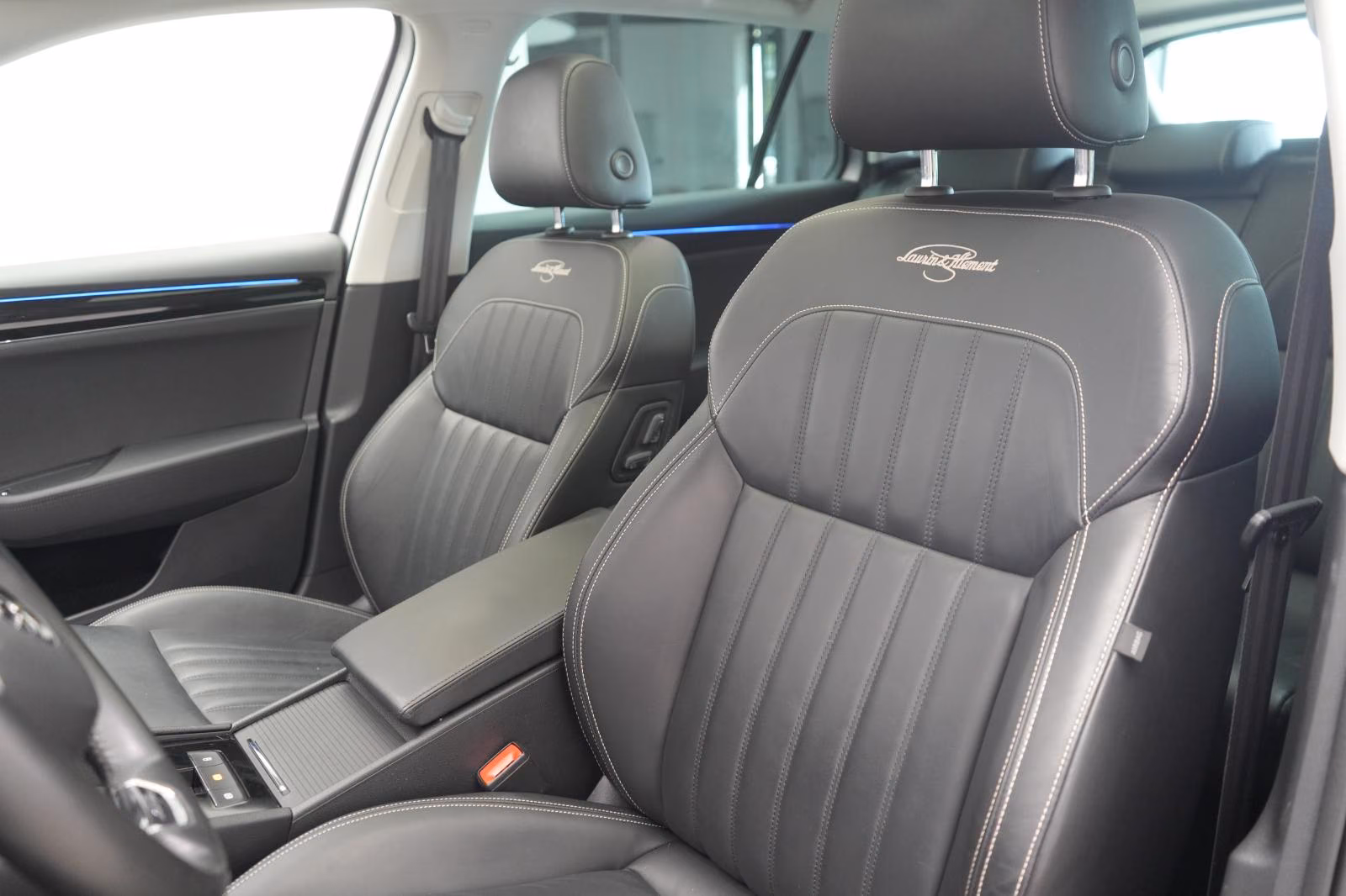 (B-190) Skoda Superb 2.0 TDI DSG L&K Leder/ACC/Pano/Canton/Vir - Image 7