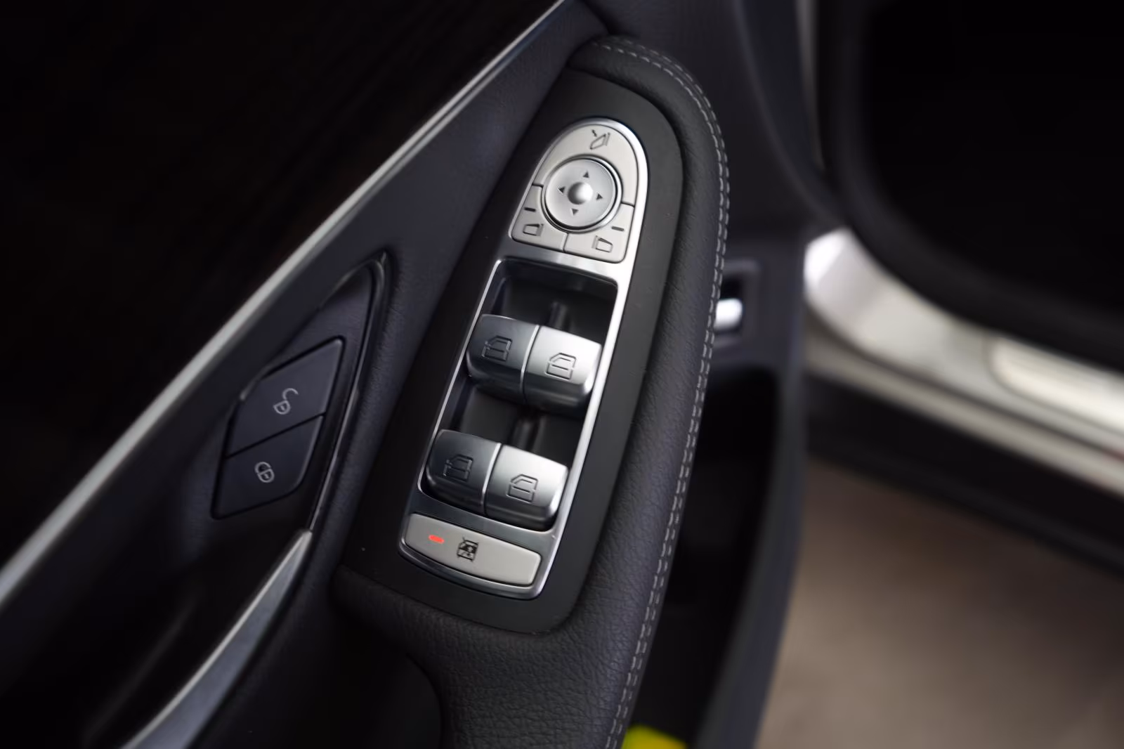 (B-702) Mercedes-Benz GLC 300 de 4Matic 9G-Tronic Temp/360Kamera/Carpl - Image 12