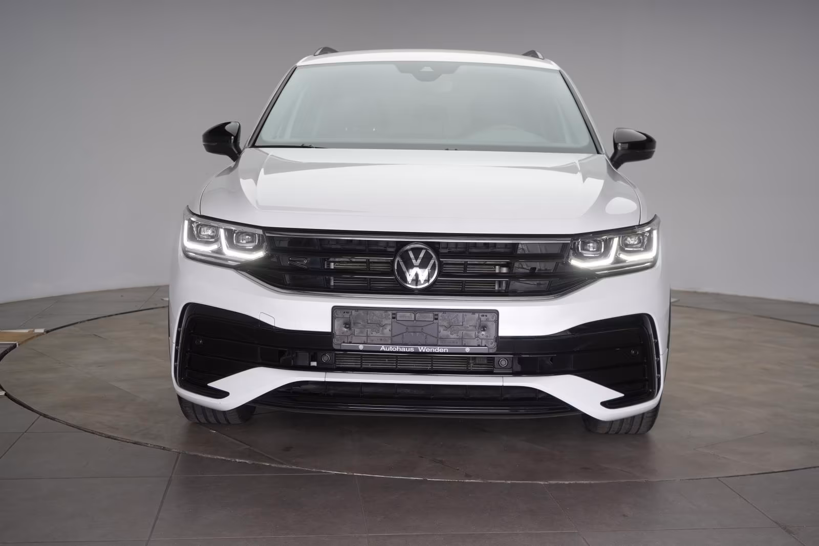 (B-115) Volkswagen Tiguan 1.5 TSI DSG R line ACC/Virtual/AHK/Lane/I - Image 2