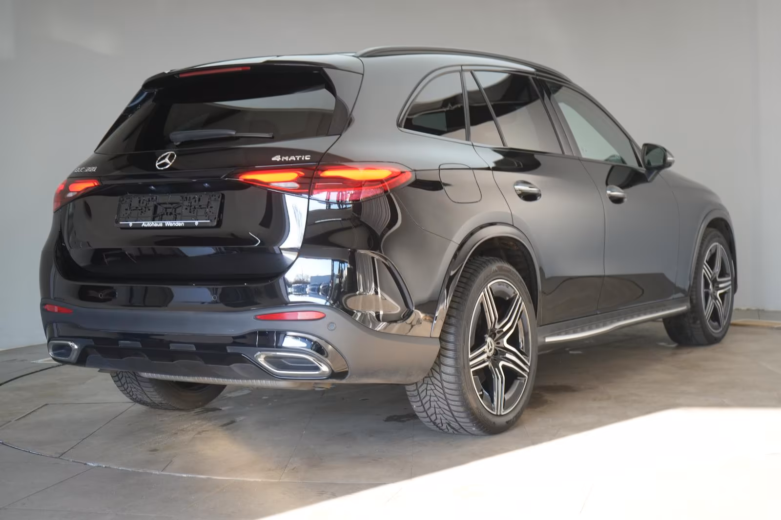 (B-021) Mercedes-Benz GLC 300 4Matic 9G-Tronic AMG Line Advanced  - Image 5