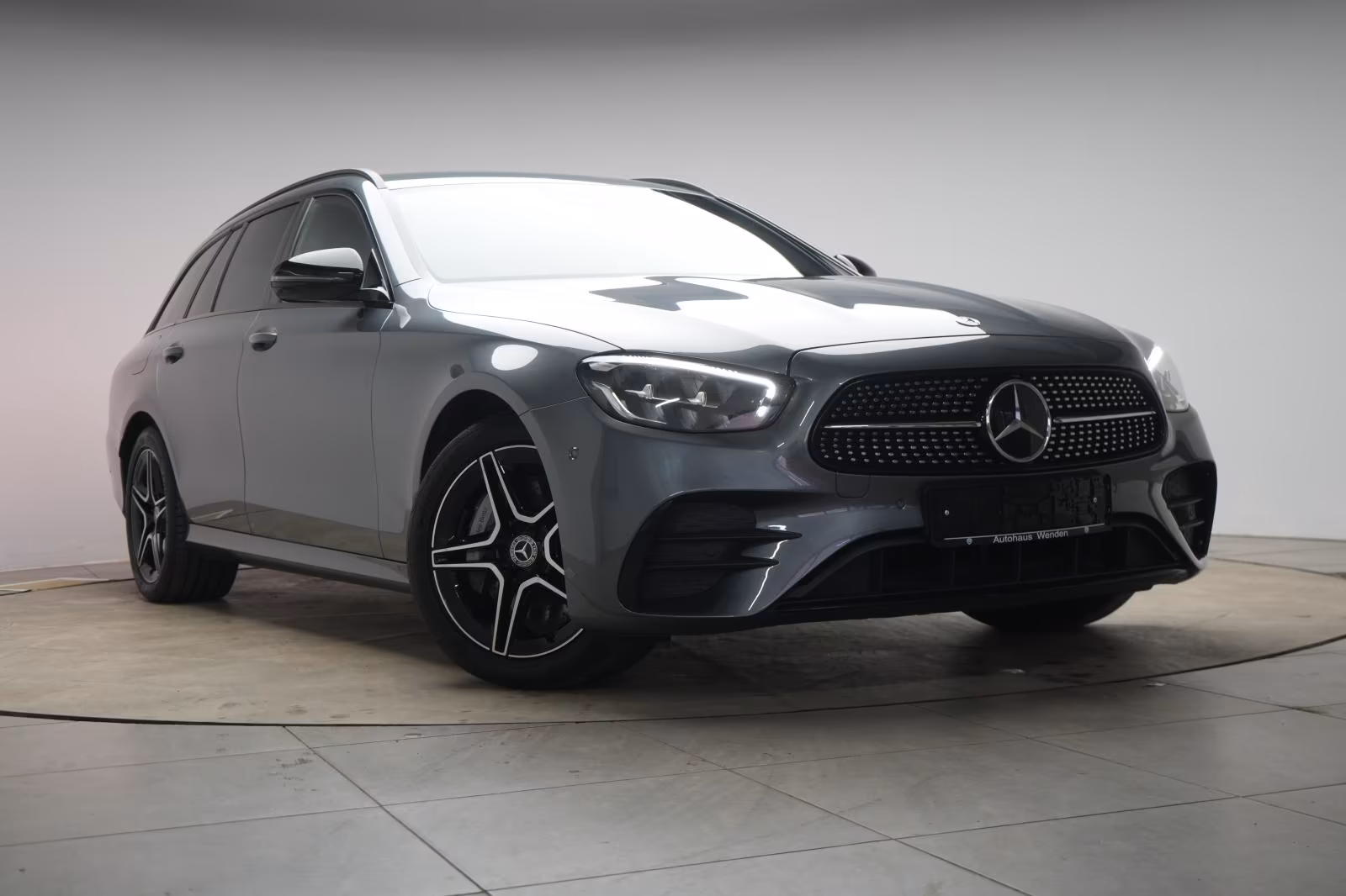(B-483) Mercedes-Benz(Hybrid) E 300 e T 9G-Tronic AMG Distronic/Kamera/Lane/ - Image 1