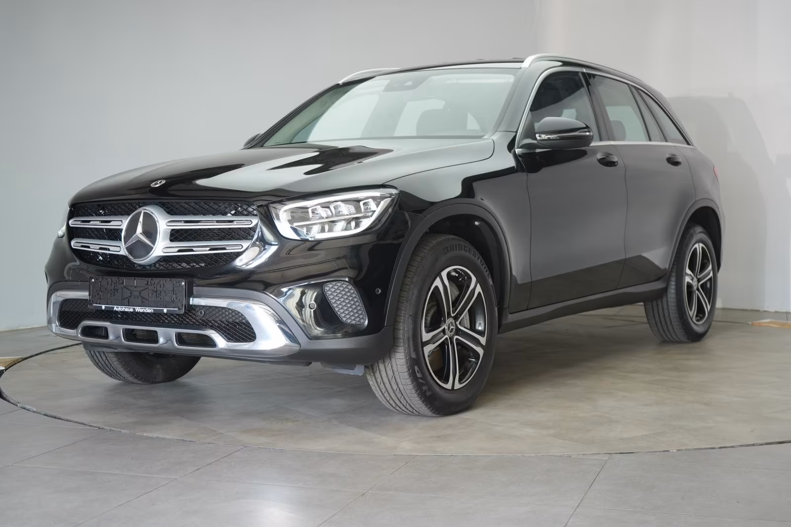 (B-376) Mercedes-Benz(Hybrid) GLC 300 e 4Matic 9G-Tronic Temp/Kamera/AHK/ - Image 3