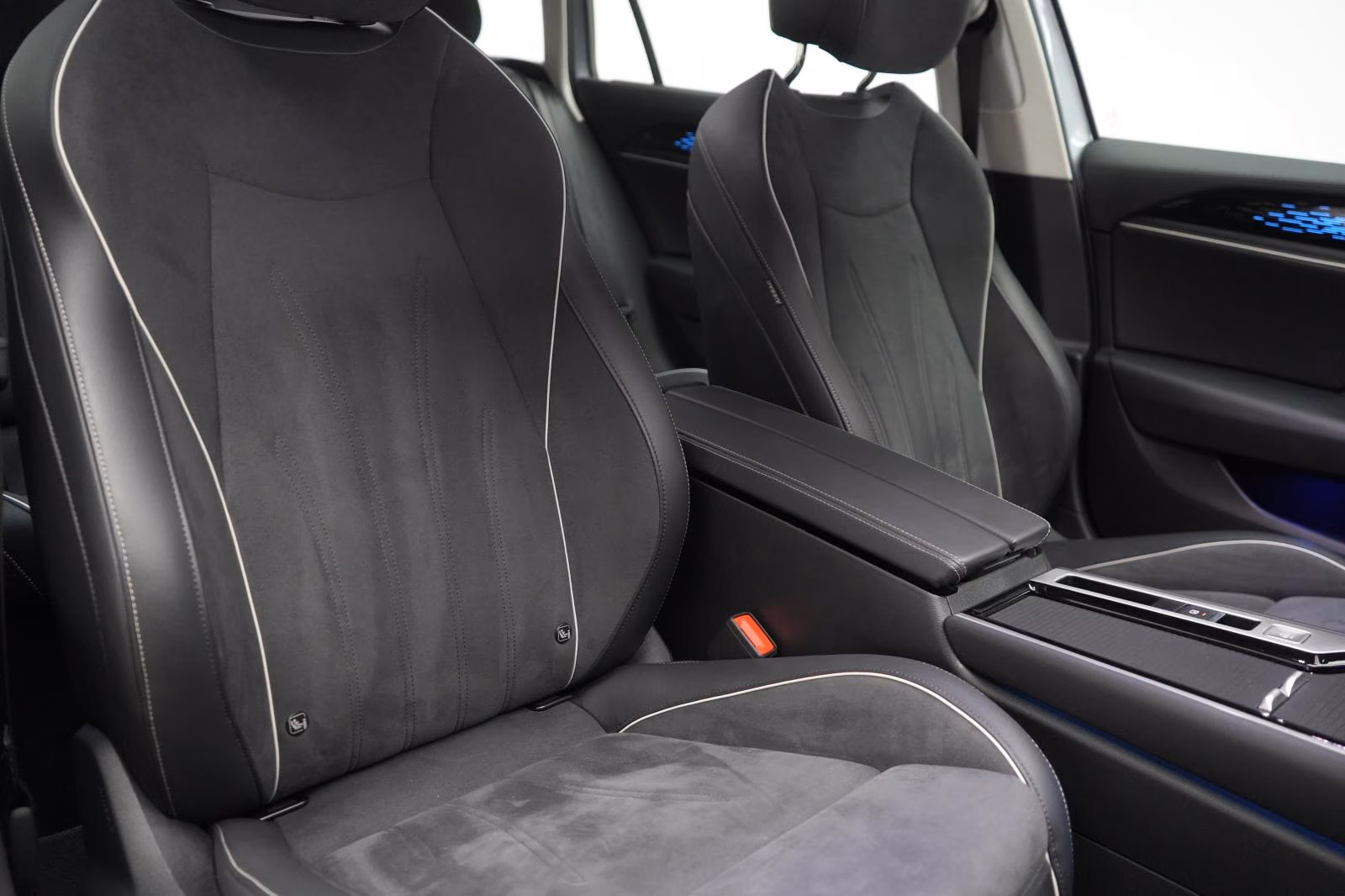 (B-270) Volkswagen Passat Variant 1.5 ETSI Elegance DSG - Image 8