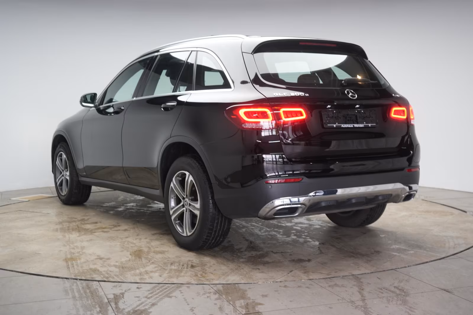 (B-636) Mercedes-Benz(Hybrid) GLC 300 e 4Matic 9G-Tronic Distronic/Kamera/Pan - Image 4