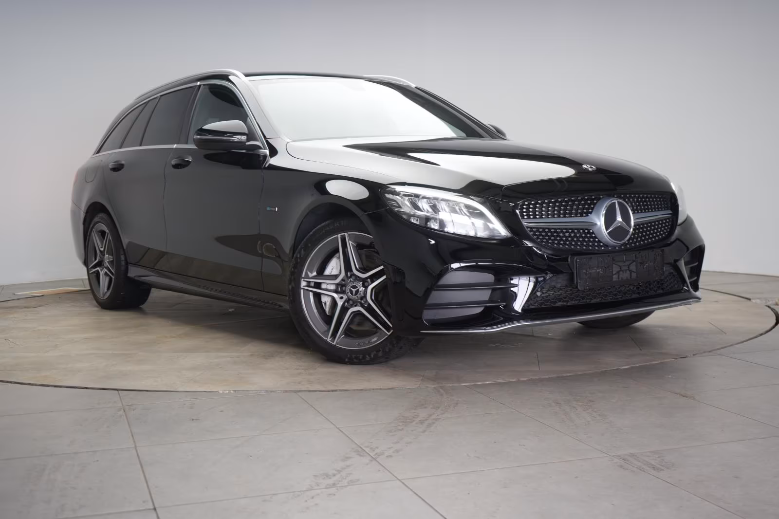 (B-571) Mercedes-Benz(Hybrid) C 300 de T 9G-Tronic AMG Temp/Kamera/Burmes - Image 1