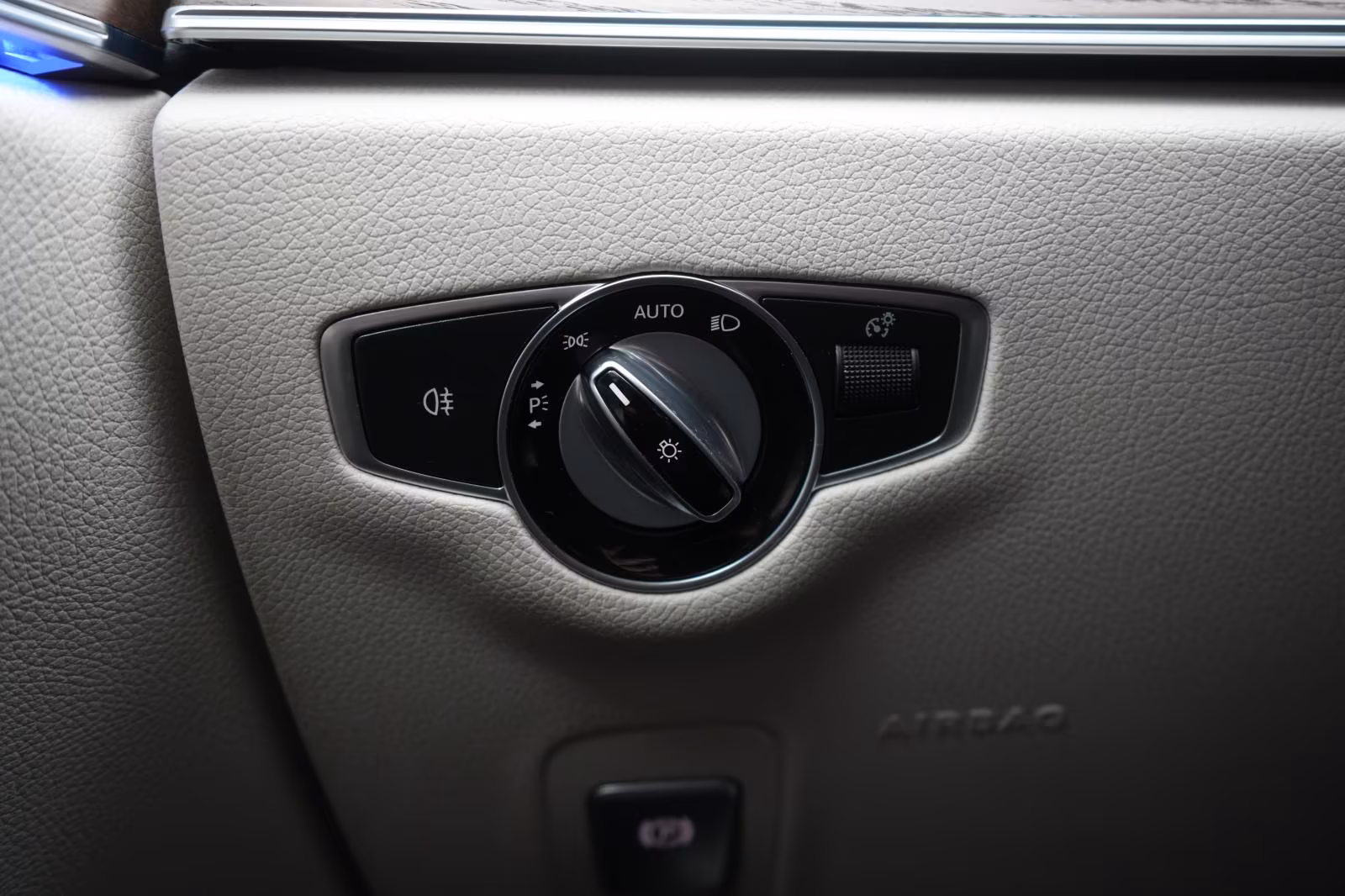 (B-662) Mercedes-Benz(Hybrid) E 300 de T 9G-Tronic Avantgarde Distronic/Kamera - Image 14