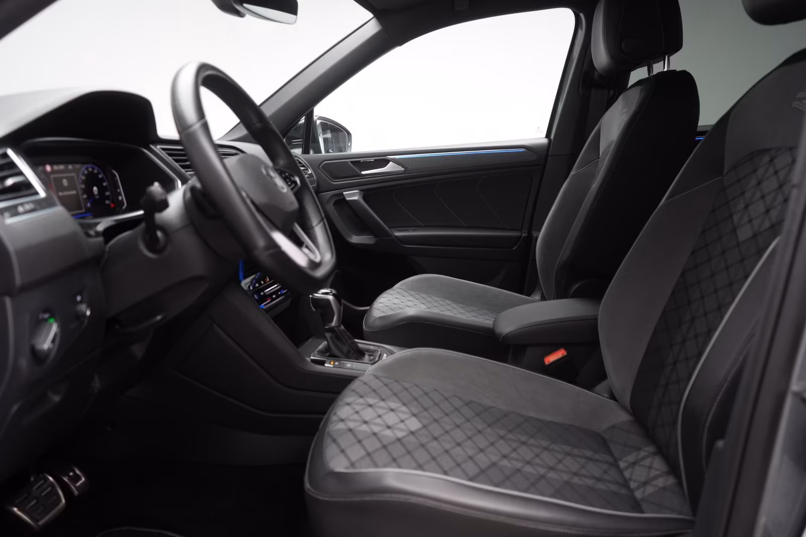 (B-764) Volkswagen Tiguan Allspace 2.0 TDI 4Motion DSG R-Line ACC/K - Image 6