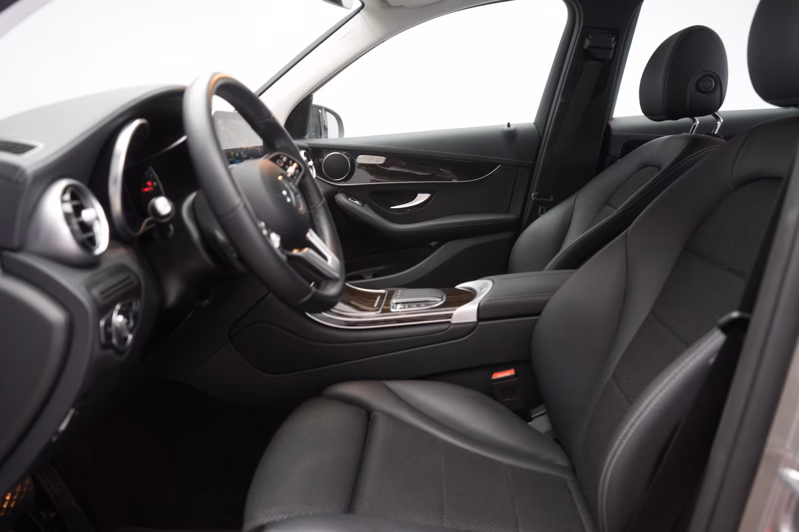 (B-702) Mercedes-Benz GLC 300 de 4Matic 9G-Tronic Temp/360Kamera/Carpl - Image 6