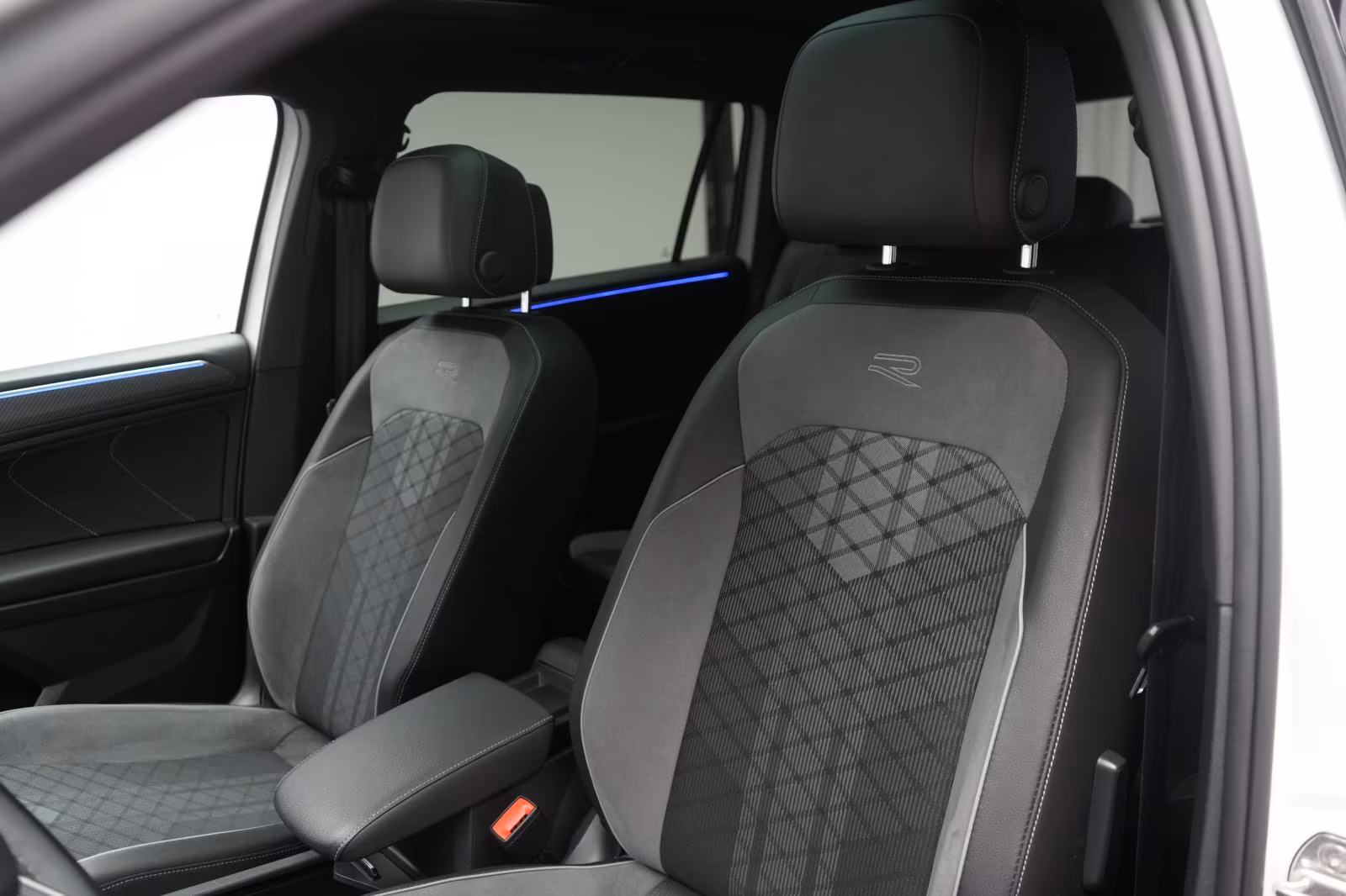 (B-314) Volkswagen Tiguan Allspace 2.0 TDI 4Motion DSG R line Navi/ - Image 14