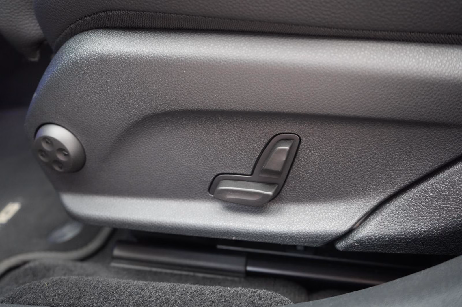 (B-150) Mercedes-Benz(Hybrid) E 300 e T AMG Distronic/Kamera/Pano/Carplay/Lane - Image 16