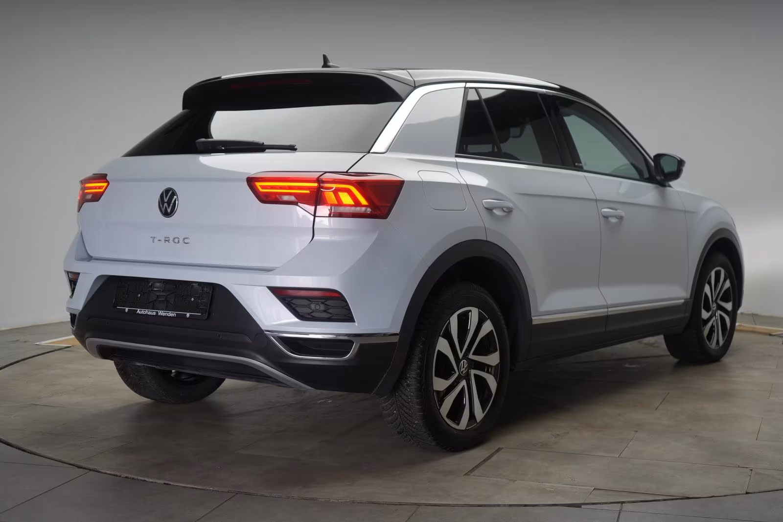 (B-264) Volkswagen T-Roc 1.5 TSI DSG Active CarPlay/ACC/Lane/AHK - Image 5