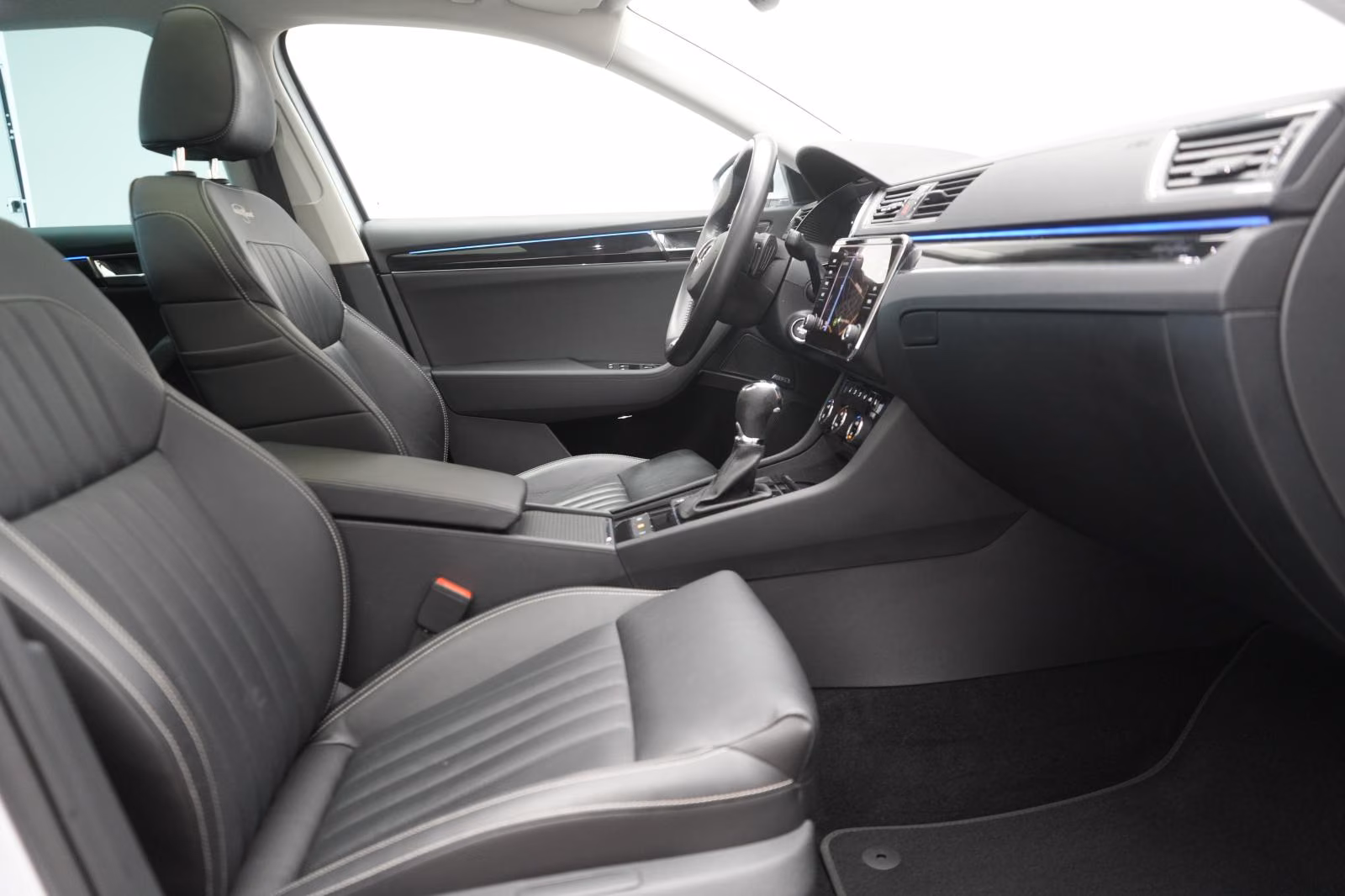 (B-190) Skoda Superb 2.0 TDI DSG L&K Leder/ACC/Pano/Canton/Vir - Image 8