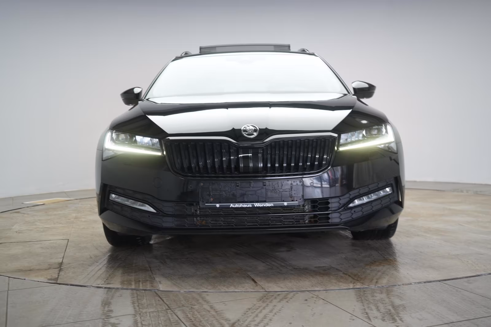 (B-669) Skoda Superb Combi 2.0 TDI DSG Sportline ACC/Virtual/P - Image 2