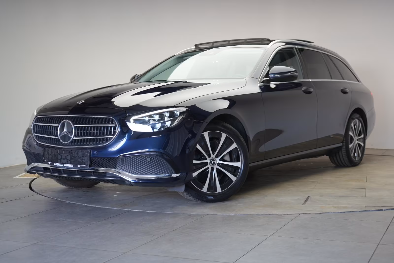(B-664) Mercedes-Benz(Hybrid) E 300 E T 9G-Tronic Leder/Temp/Kamera/Pano/A - Image 3