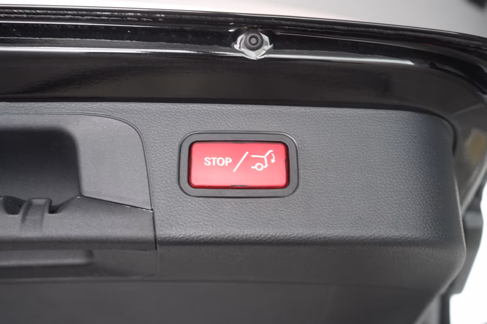 (B-084) Mercedes-Benz(Hybrid) GLC 300 de 4Matic 9G-Tronic AMG Line CarPlay/ - Image 29