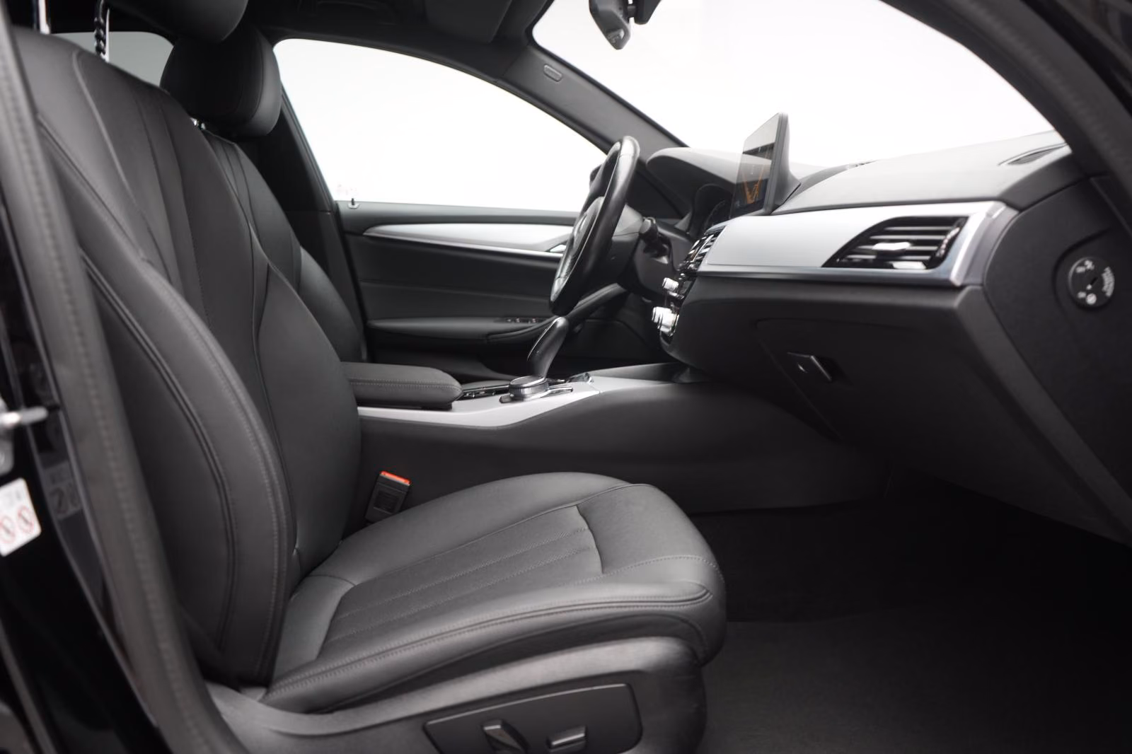(B-322) BMW 520 d M Sport Leder/Temp/Virtual/CarPlay - Image 10