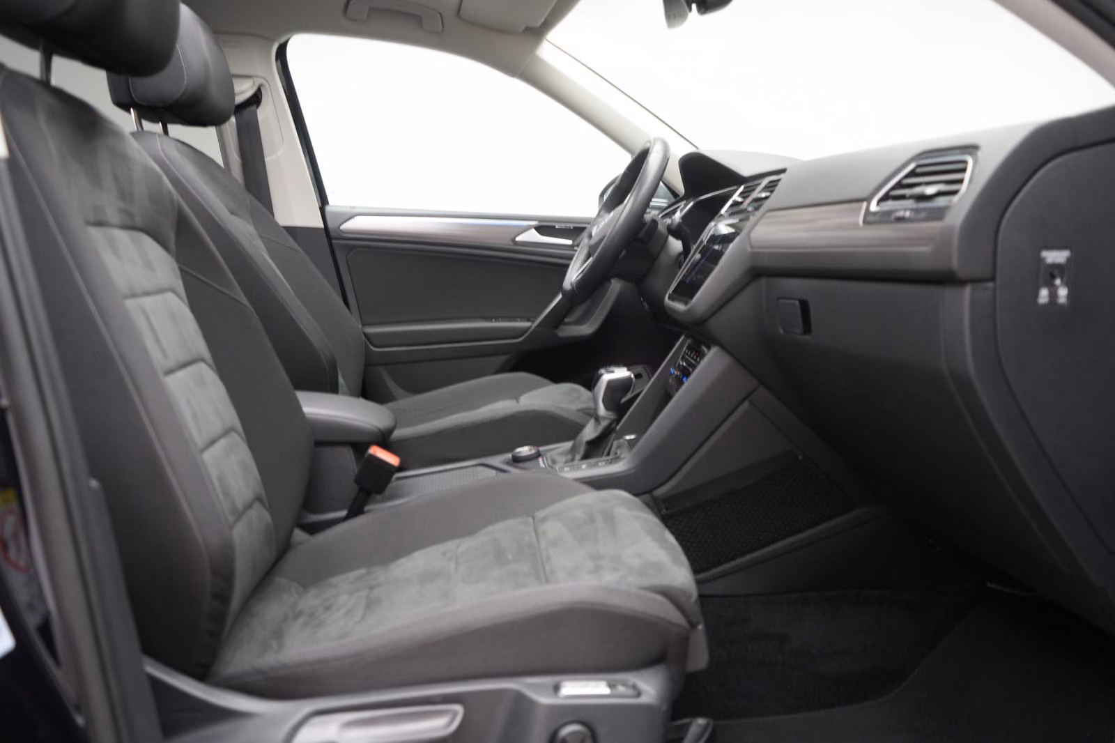 (B-288) Volkswagen Tiguan Allspace 2.0 TDI 4Motion Elegance STHZ/Pa - Image 9