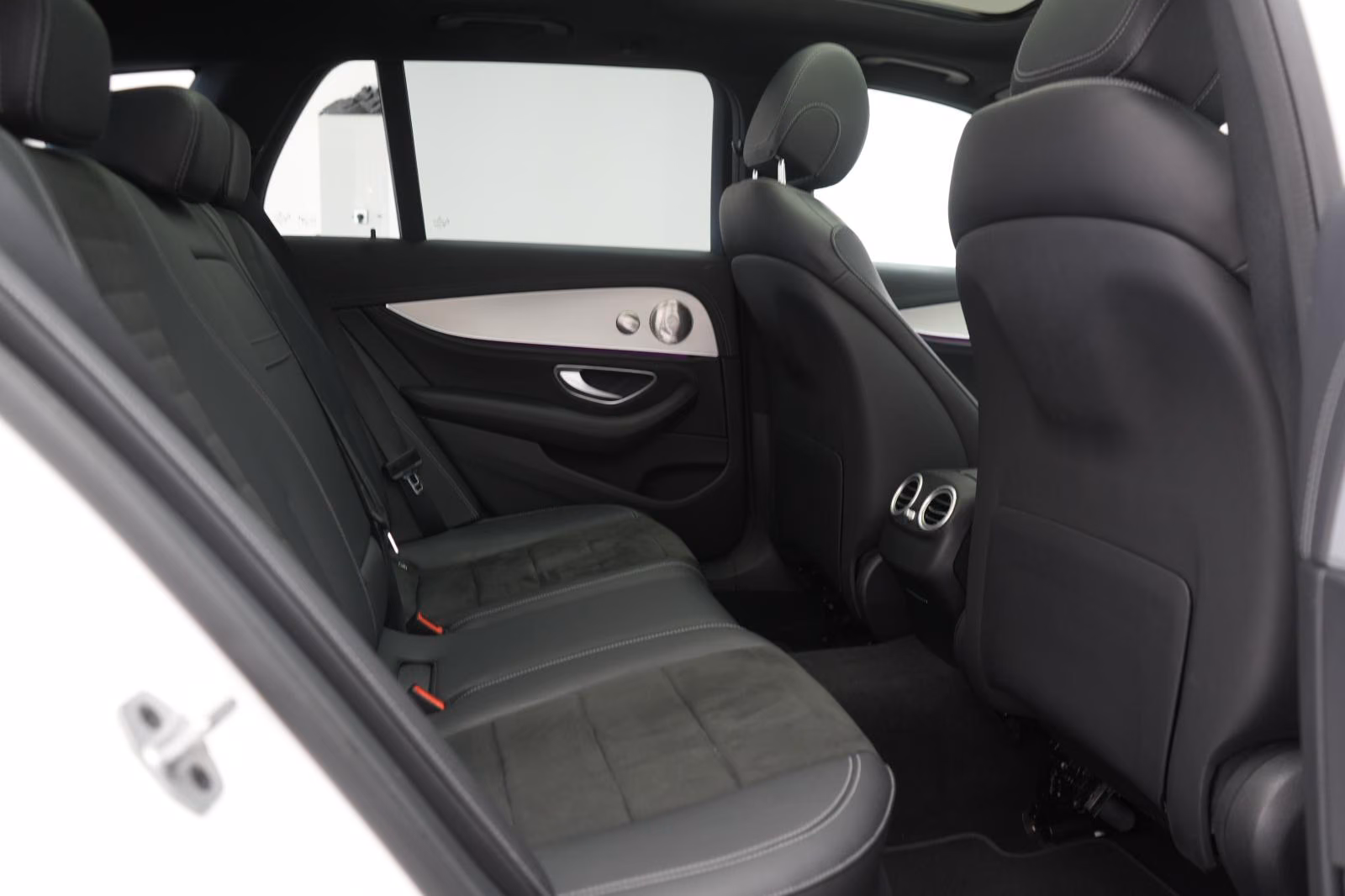 (B-240) Mercedes-Benz(Hybrid) E 300 de T 9G-TRONIC AMG Temp/Kamera/Pano/Burmes - Image 11