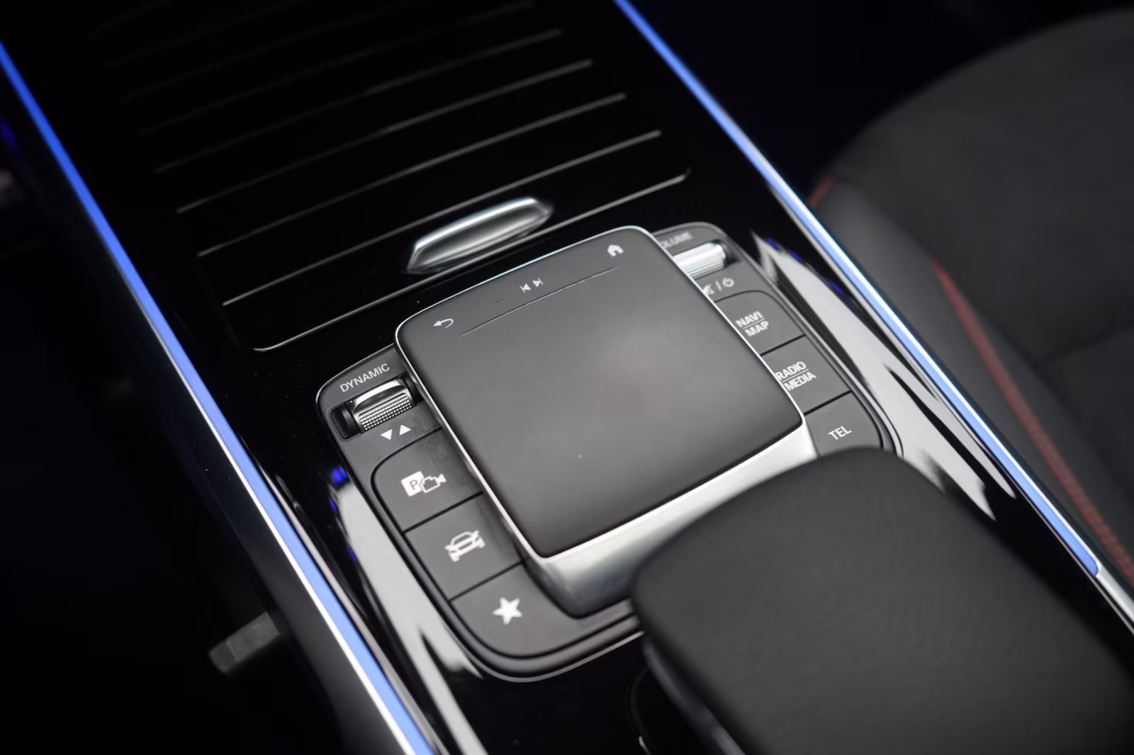 (B-578) Mercedes-Benz GLB 220 d 4Matic 8G-DCT AMG Distronic/Kamera - Image 15