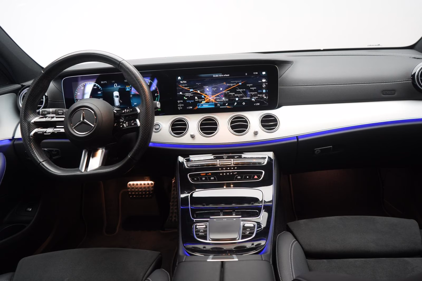 (B-330) Mercedes-Benz(Hybrid) E 300 de 4Matic T 9G-Tronic AMG Kamera/AHK/Wide - Image 17