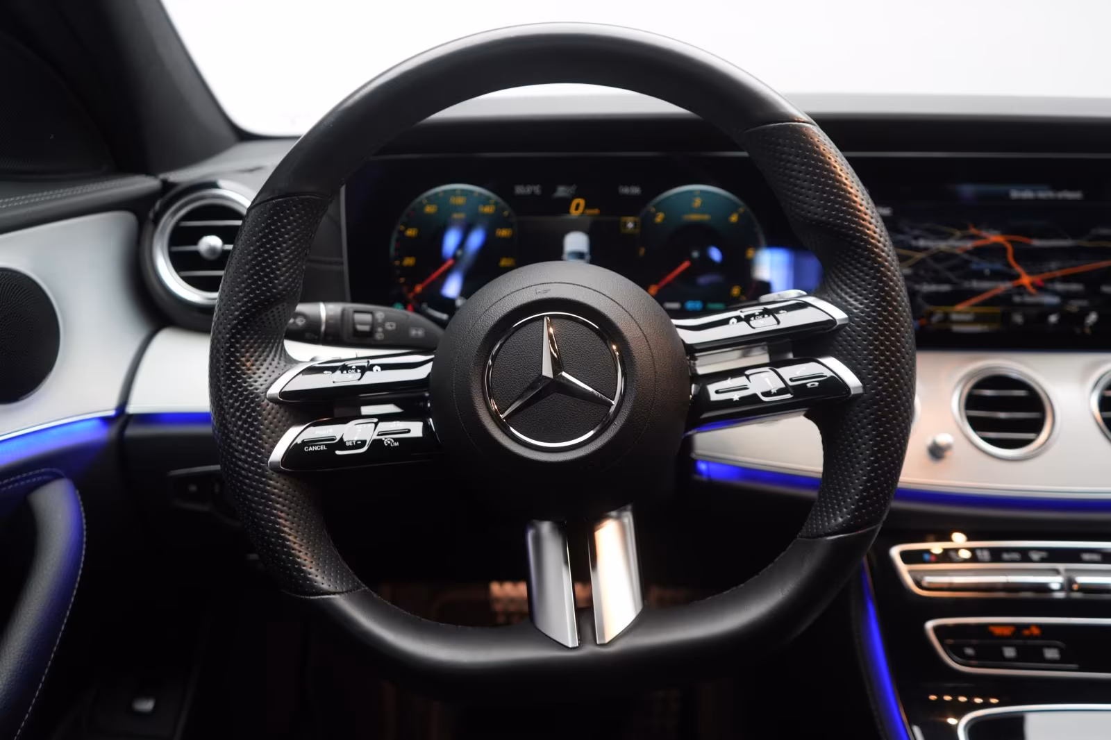 (B-599) Mercedes-Benz(7 ghế) E 300 d 4Matic T 9G-Tronic AMG Distroni - Image 16