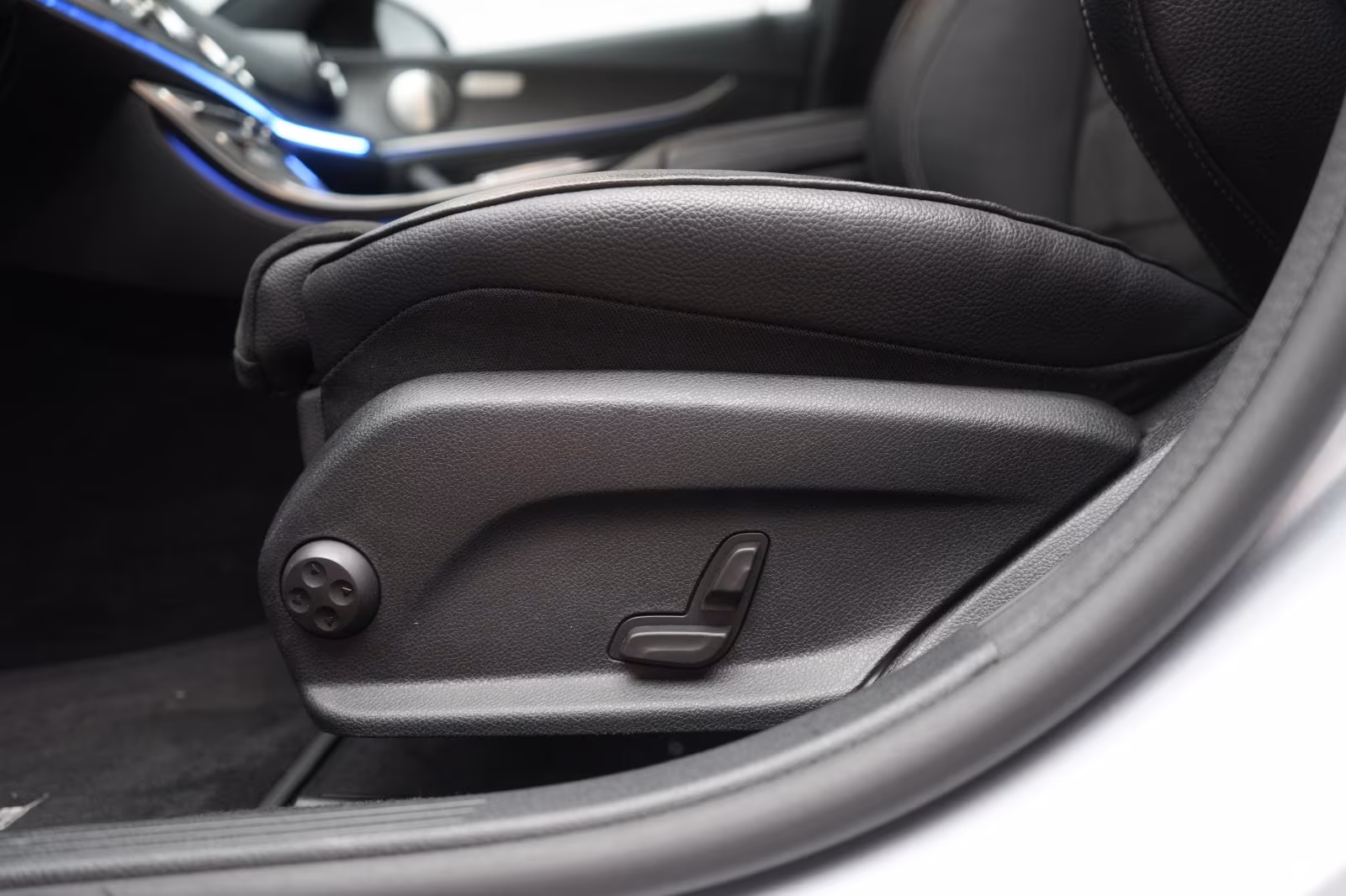 (B-016) Mercedes-Benz(Hybrid) E 300 de T 9G-Tronic AMG Distronic/Kamera/Burm - Image 17