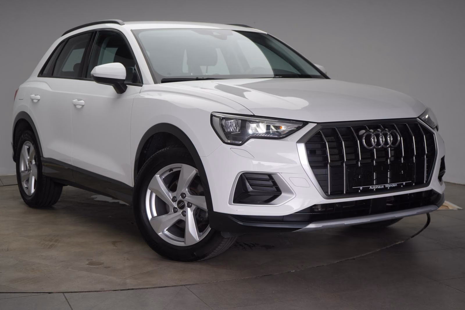 (B-645) Audi Q3 35 TFSI S tronic advanced CarPlay/Temp/Virtua - Image 1