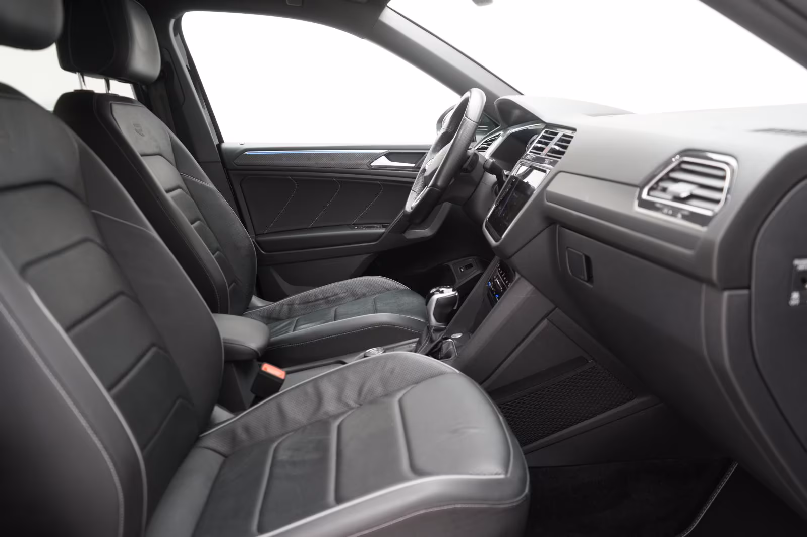 (B-373) Volkswagen Tiguan Allspace 2.0 TDI SCR 4Motion DSG R-Line - Image 9