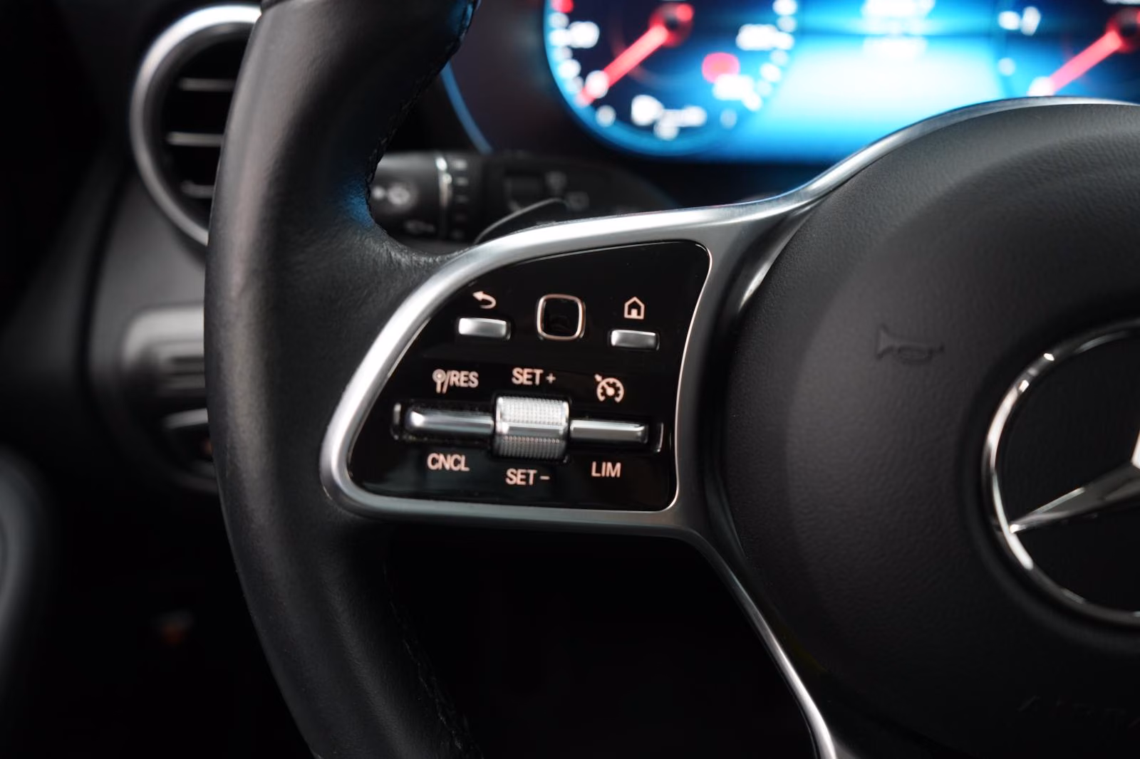 (B-582) Mercedes-Benz GLC 220 d 4Matic 9G-TRONIC Temp/Kamera/HU - Image 19