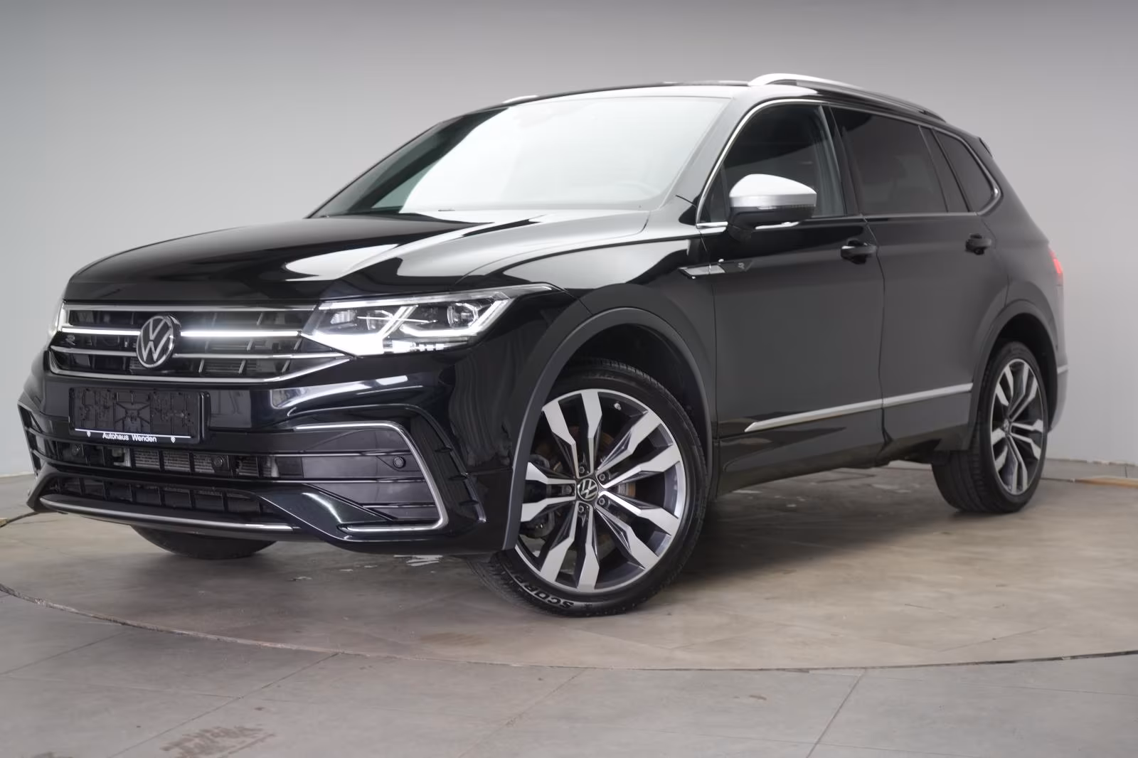 (B-674) Volkswagen(7 ghế) Tiguan Allspace 2.0 TDI 4Motion DSG R-Line ACC/K - Image 3