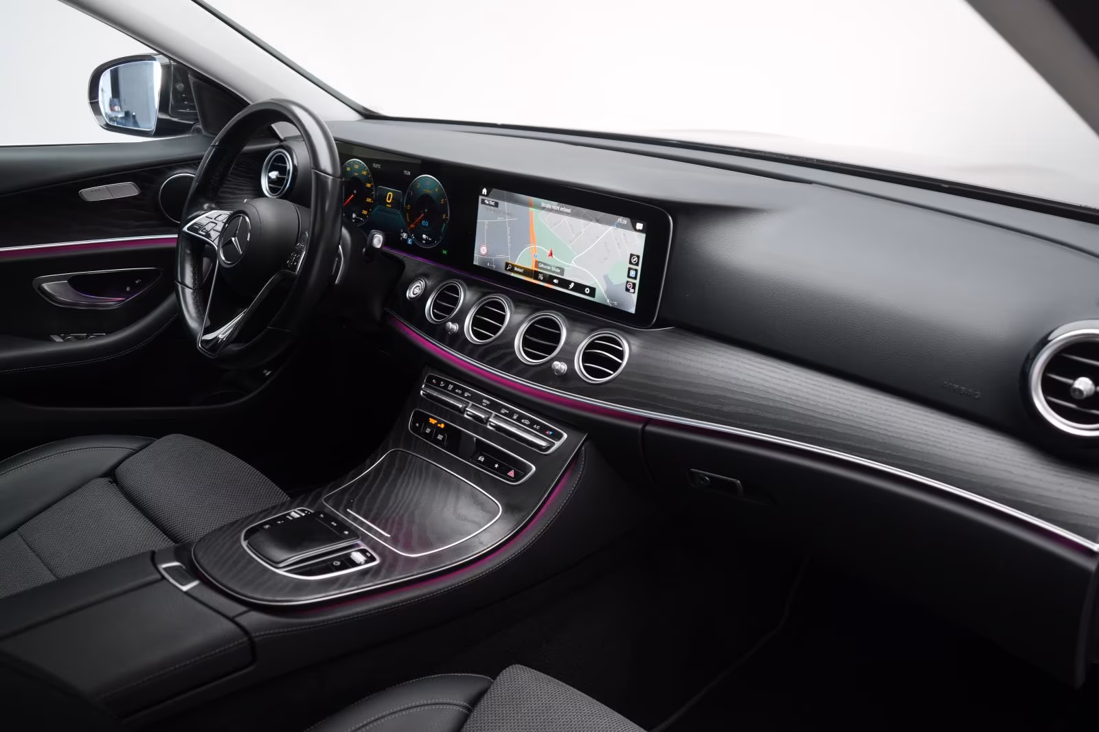 (B-099) Mercedes-Benz(Hybrid) E 300 de 9G-Tronic Avantgarde Distronic/Kamera - Image 10