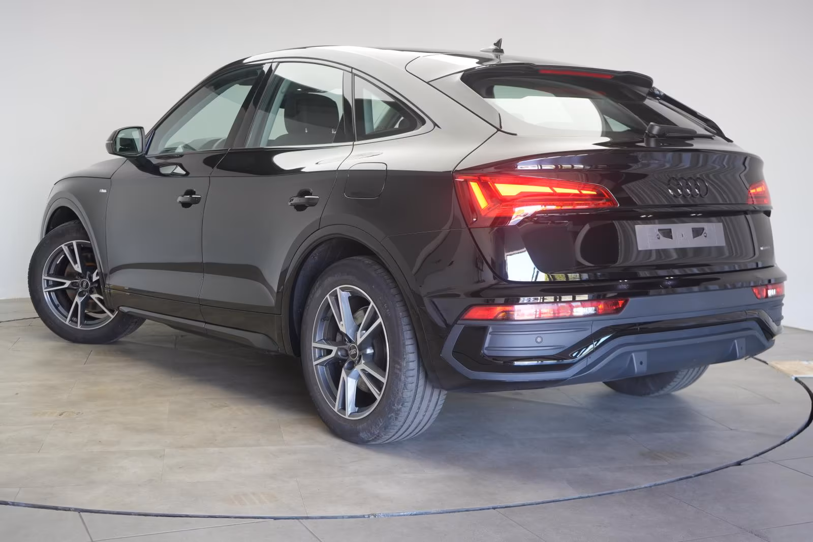 (B-733) Audi(Hybrid) Q5 50 TFSIe Sportback S Line S tronic Temp/Virtu - Image 4