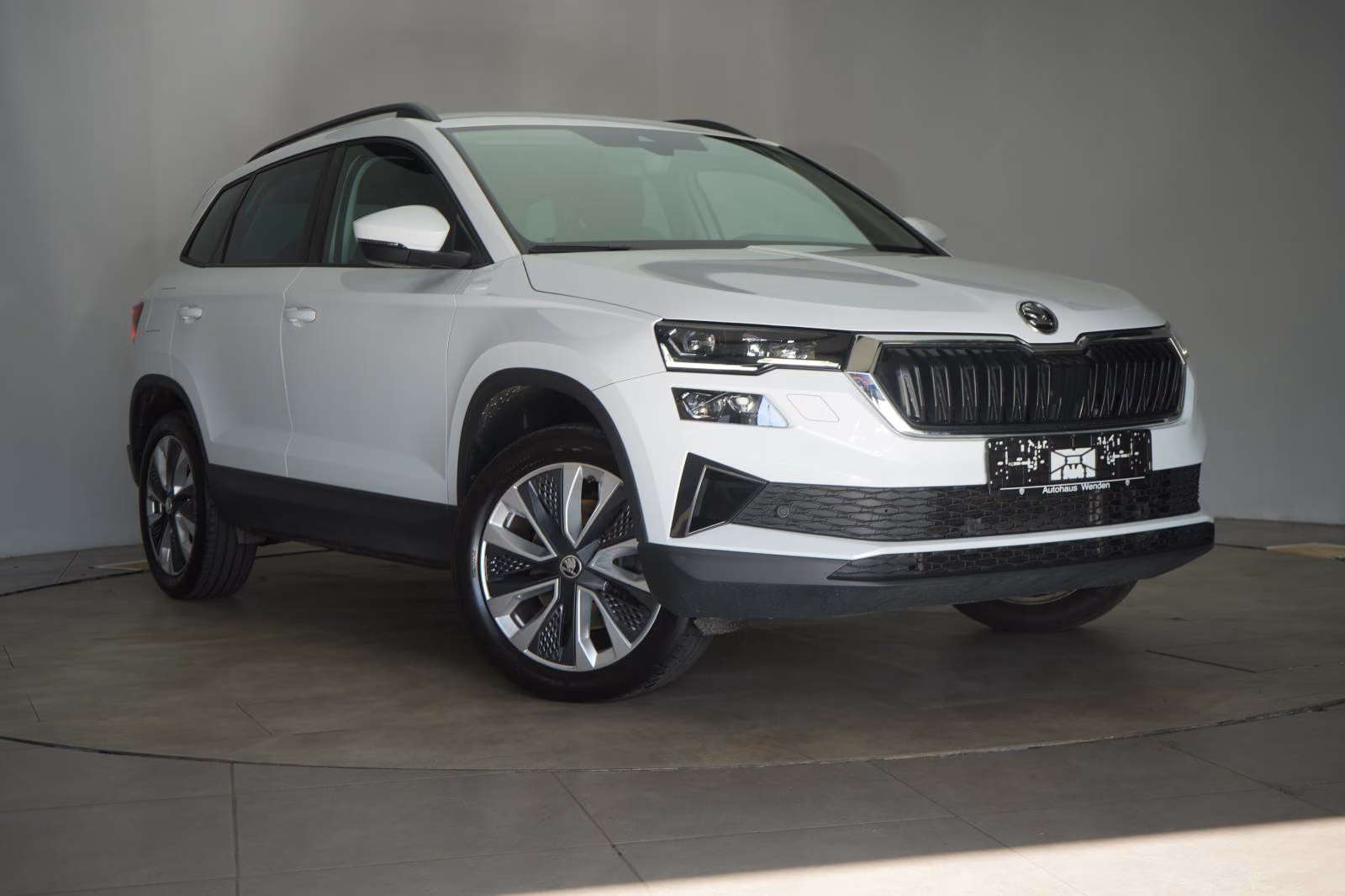 (B-754) Skoda Karoq 2.0 TDI 4x4 DSG Style ACC/Matrix/AHK/Kamer - Image 1