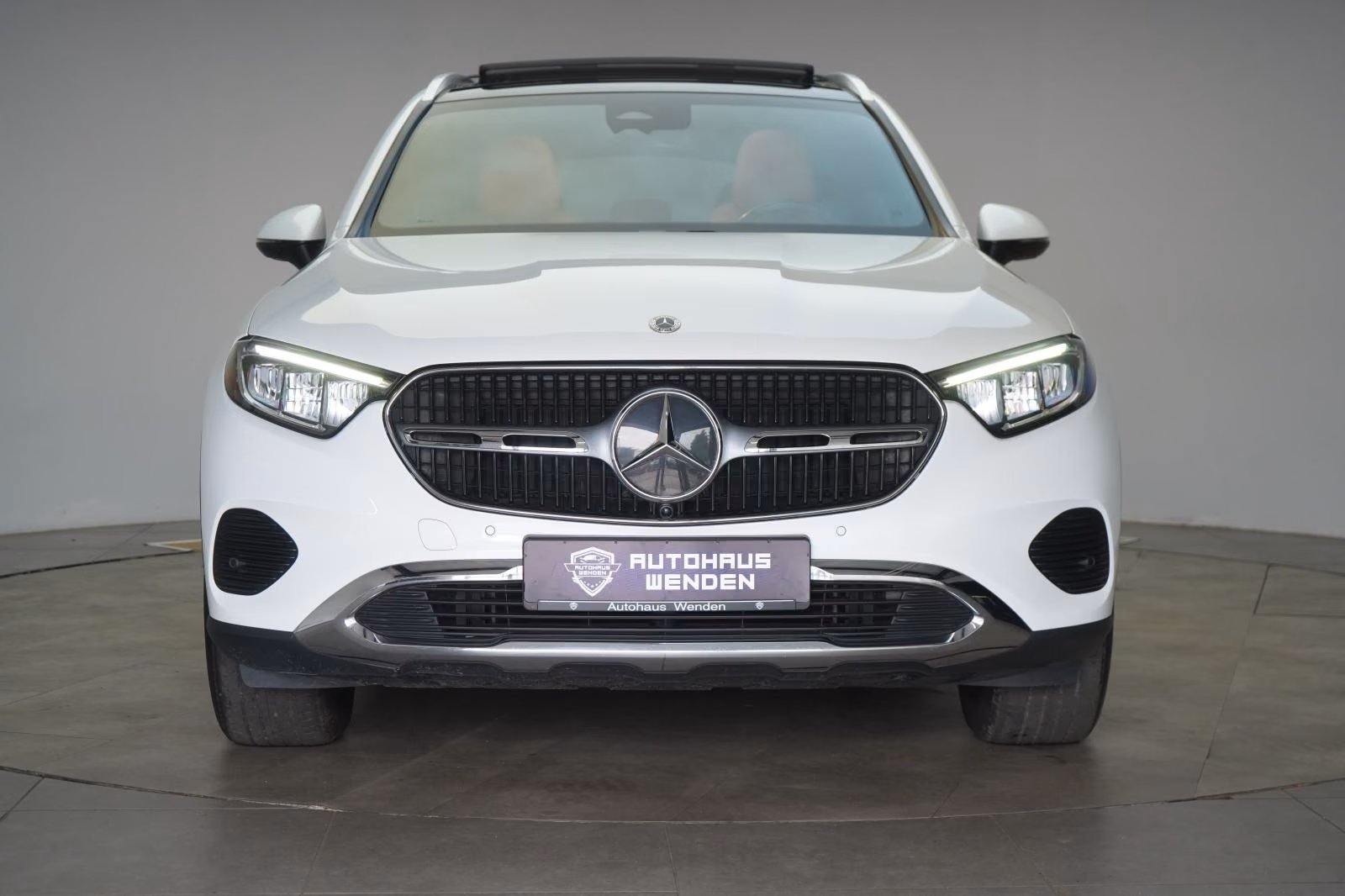 (B-678) Mercedes-Benz GLC 220 d 4Matic 9G-Tronic Avantgarde Distroni - Image 2