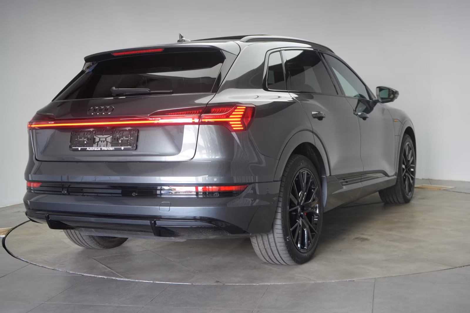 (B-587) Audi e-tron 55 quattro S line Matrix/Kamera/Pano/Virt - Image 5