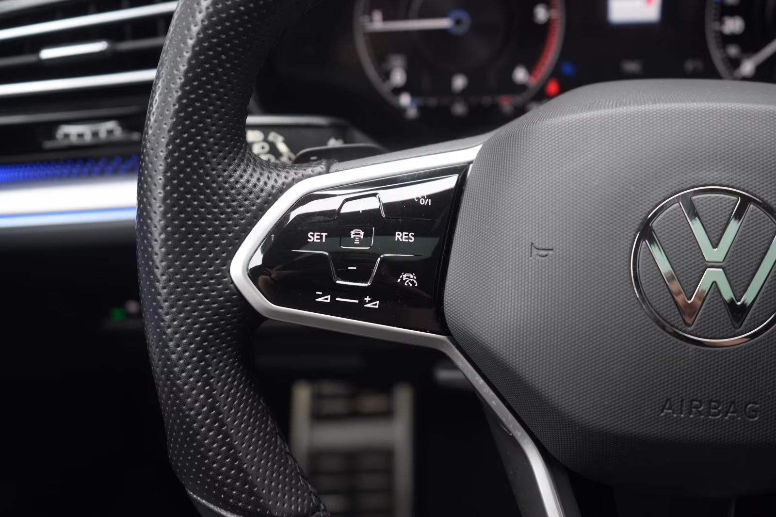 (B-411) Volkswagen Touareg 3.0 V6 TDI 4Motion R-Line Leder/ACC/Kame - Image 23