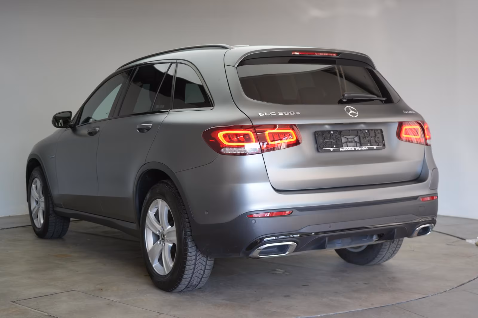 (B-060) Mercedes-Benz(Hybrid) GLC 300 e 4Matic 9G-Tronic AMG Temp/Kamera - Image 4