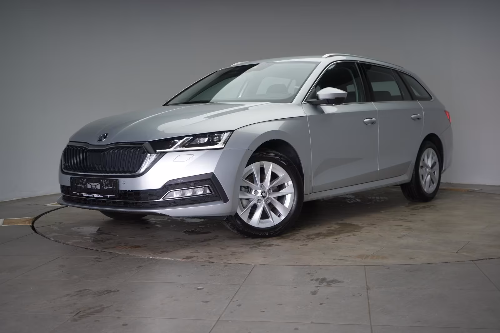 (B-306) Skoda Octavia 2.0 TDI DSG Style ACC/Virtual/Lane/Side/ - Image 3