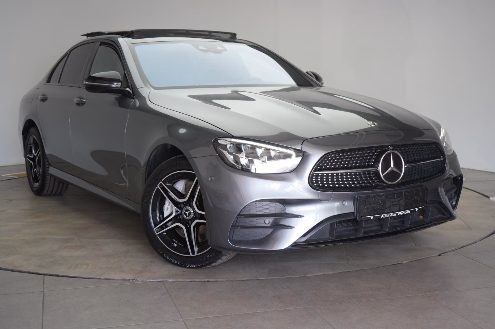 (B-575) Mercedes-Benz(Hybrid) E 300 de 4Matic 9G-Tronic AMG Distronic/Kamera/P - Image 1