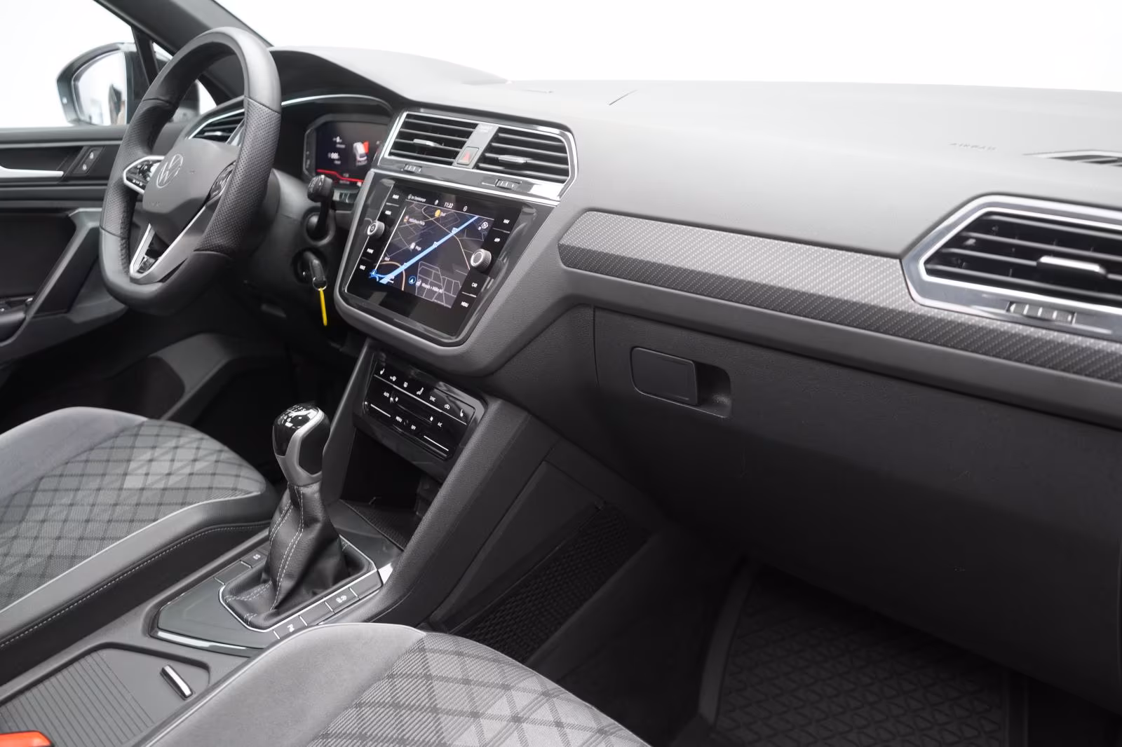 (B-164) Volkswagen Tiguan 2.0 TDI R-Line CarPlay/ACC/Virtual/Pano/A - Image 10
