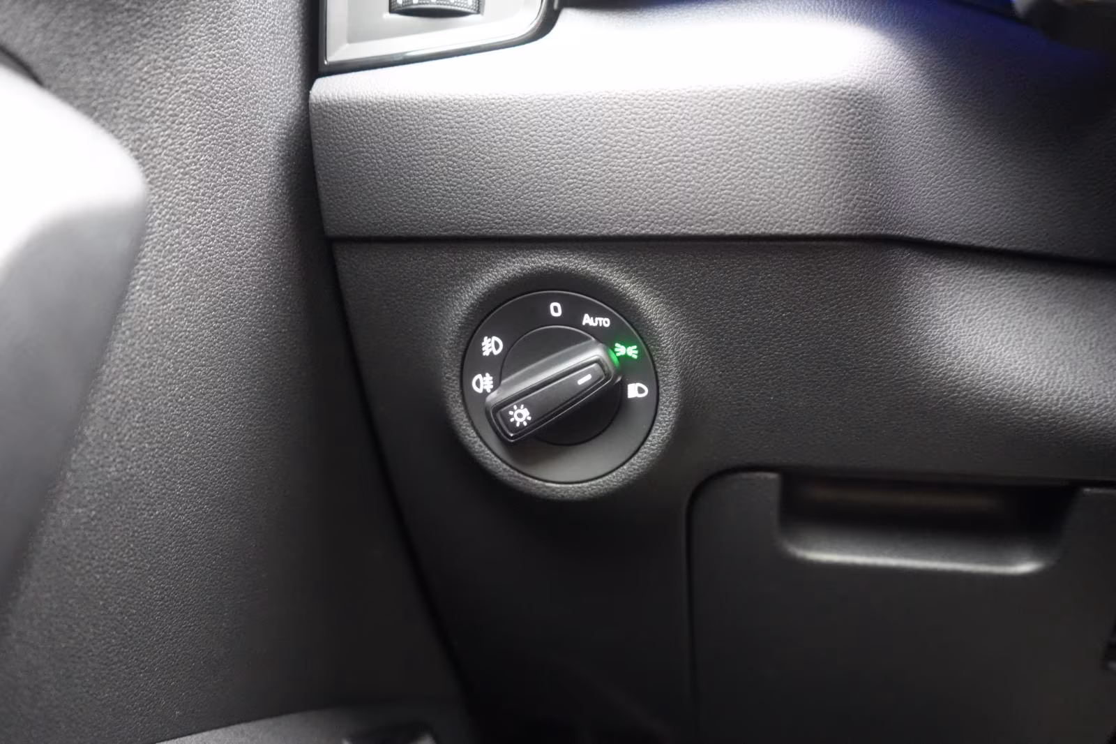 (B-614) Skoda Karoq 2.0 TDI Sportline ACC/Virtual/Pano/Kamera/ - Image 23