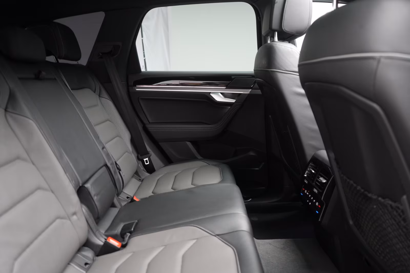 (B-440) Volkswagen Touareg 3.0 V6 TDI 4Motion R line Leder/ACC/Kamera - Image 11