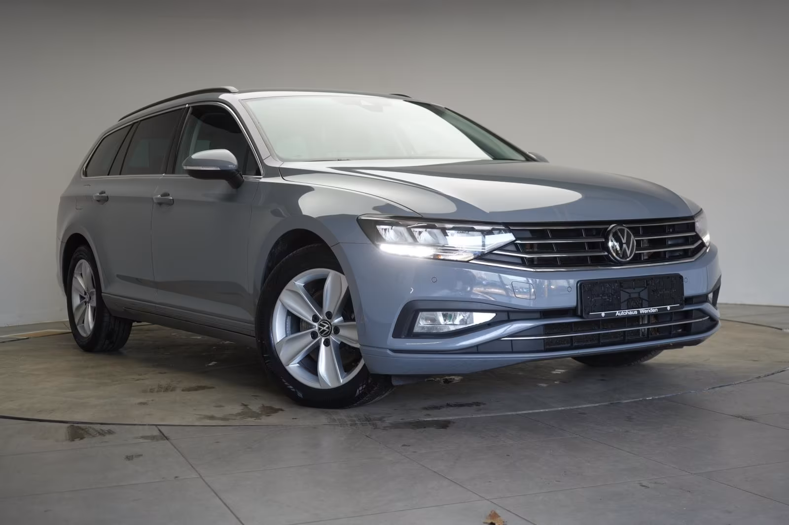 (B-101) Volkswagen Passat Variant 2.0 TDI DSG Business ACC/Kamera/L - Image 1