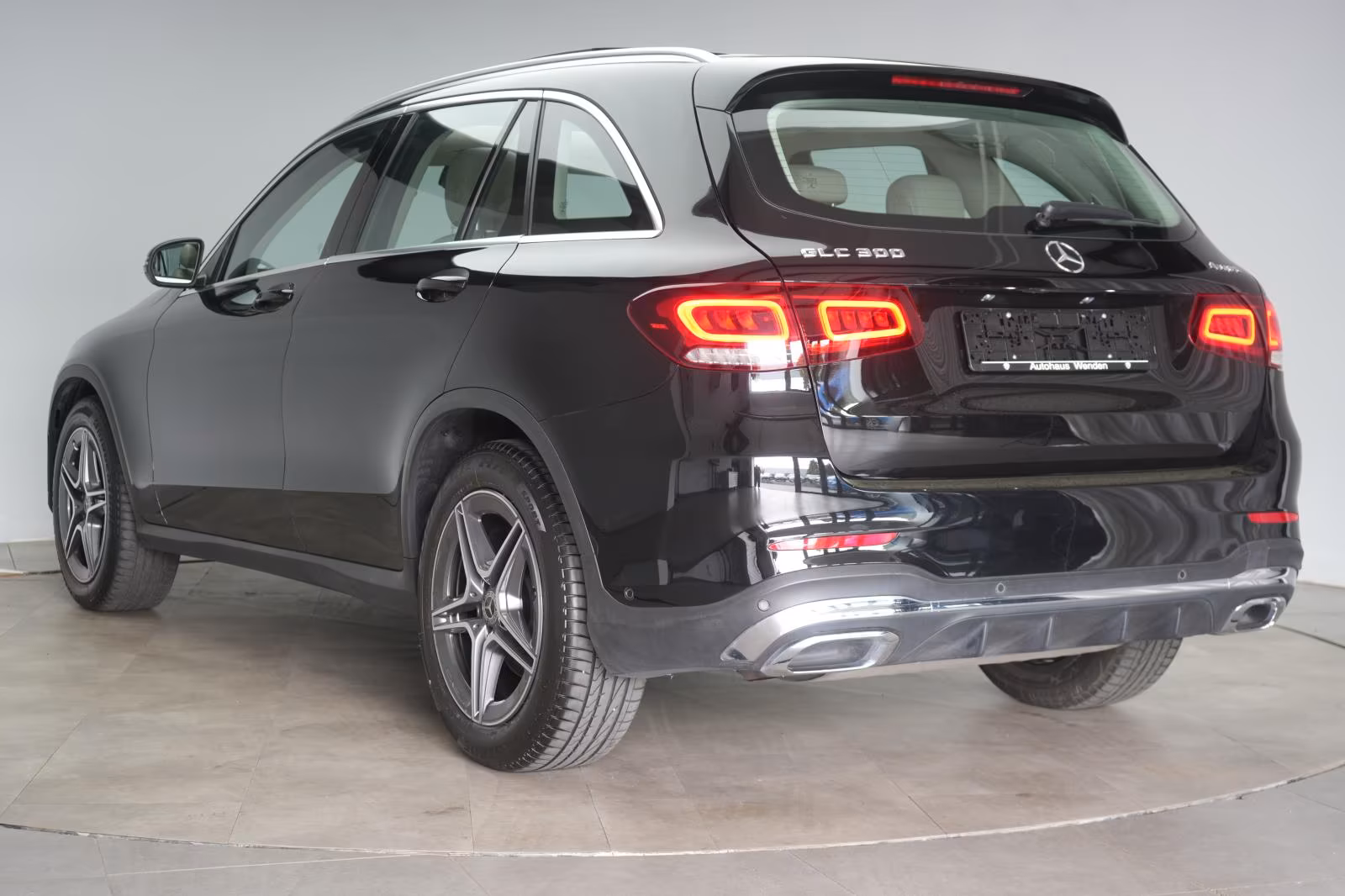 (B-05) Mercedes-Benz GLC 300 4Matic 9G-Tronic AMG Leder/Temp/Pano/Kam - Image 4