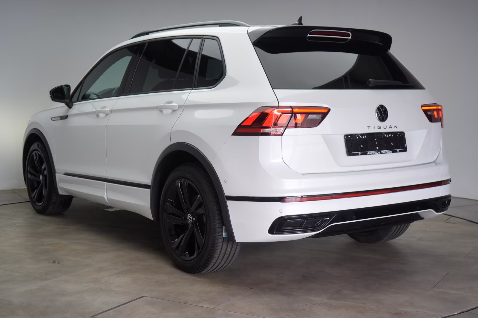 (B-115) Volkswagen Tiguan 1.5 TSI DSG R line ACC/Virtual/AHK/Lane/I - Image 4
