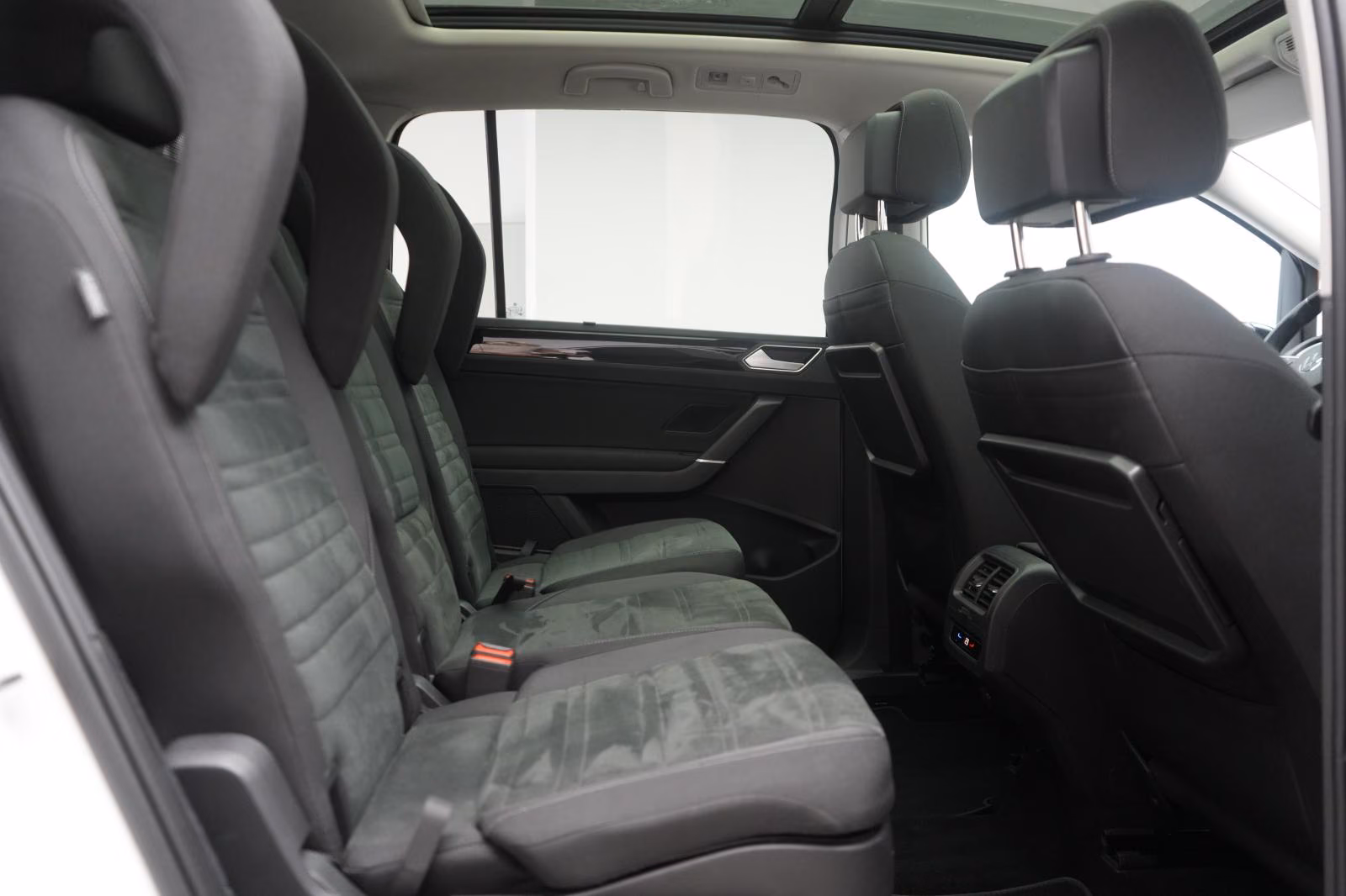 (B-751) Volkswagen Touran 2.0 TDI DSG Highline ACC/Kamera/Pano/Virt - Image 12