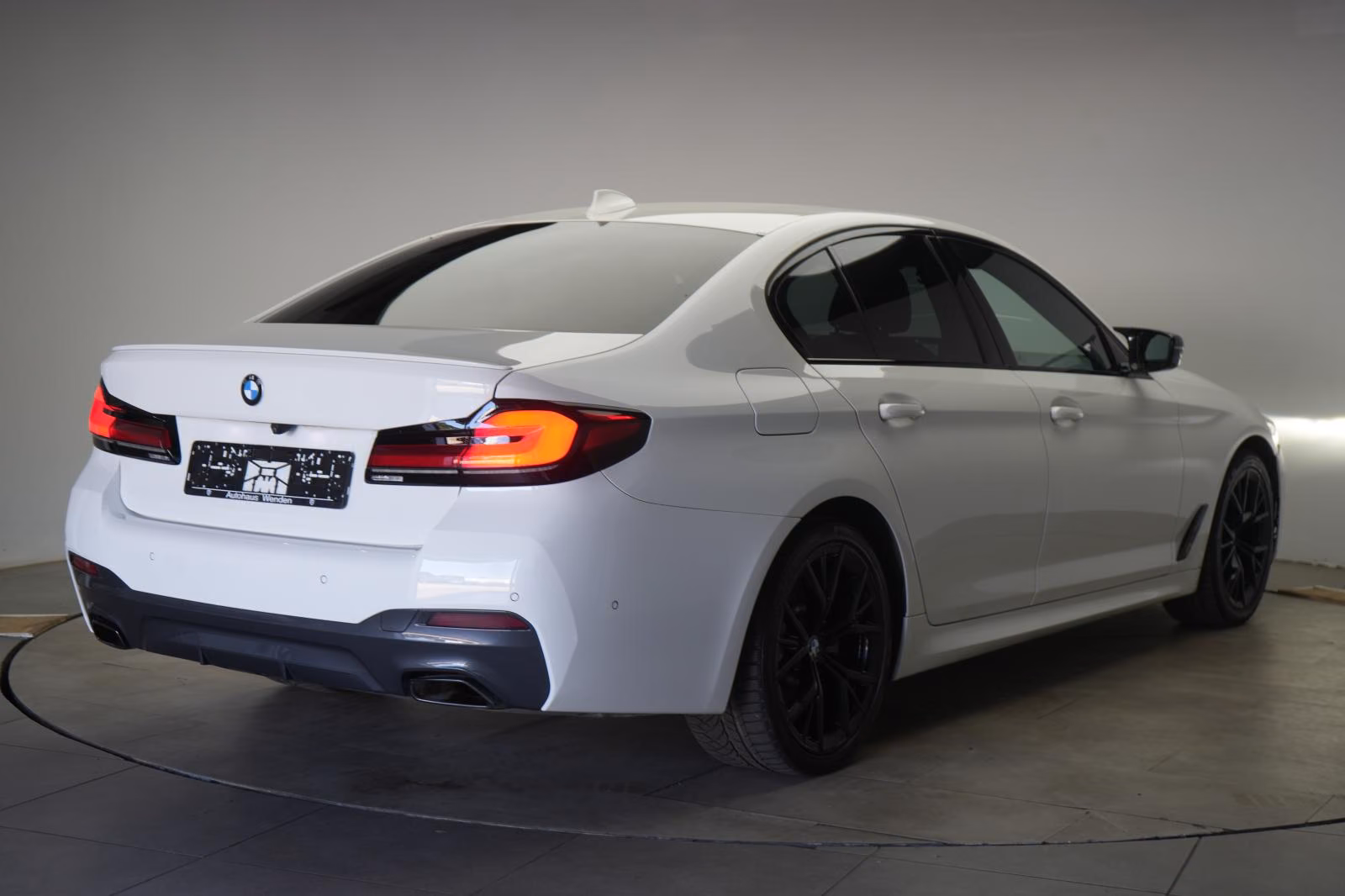 (B-323) BMW 520 d M-Sport Leder/Temp/Kamera/H&K/Carplay - Image 3